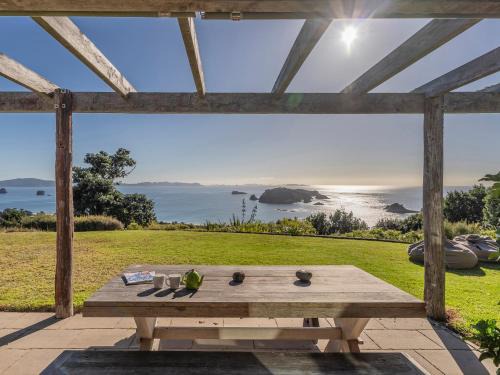 Hahei House | The Grandstand - Hahei Holiday Home
