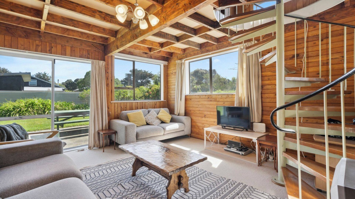 Waitarere Beach House | The Green House - Waitarere Beach Retreat