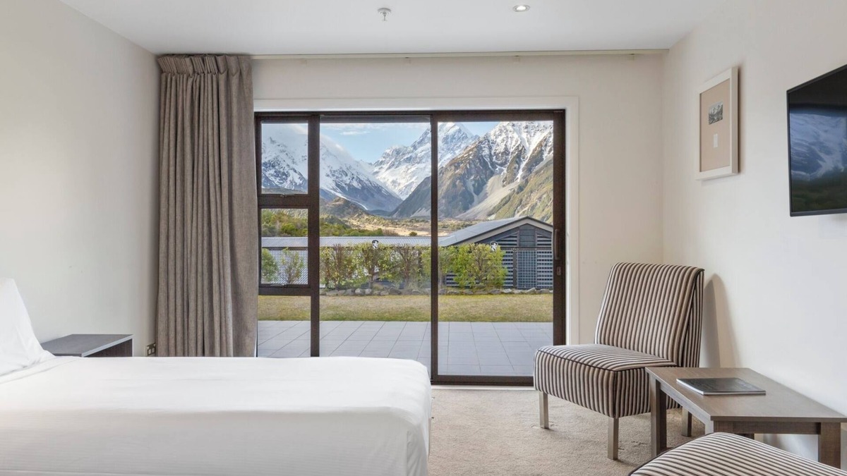 Mount Cook Village Hotel | The Hermitage Hotel Mount Cook