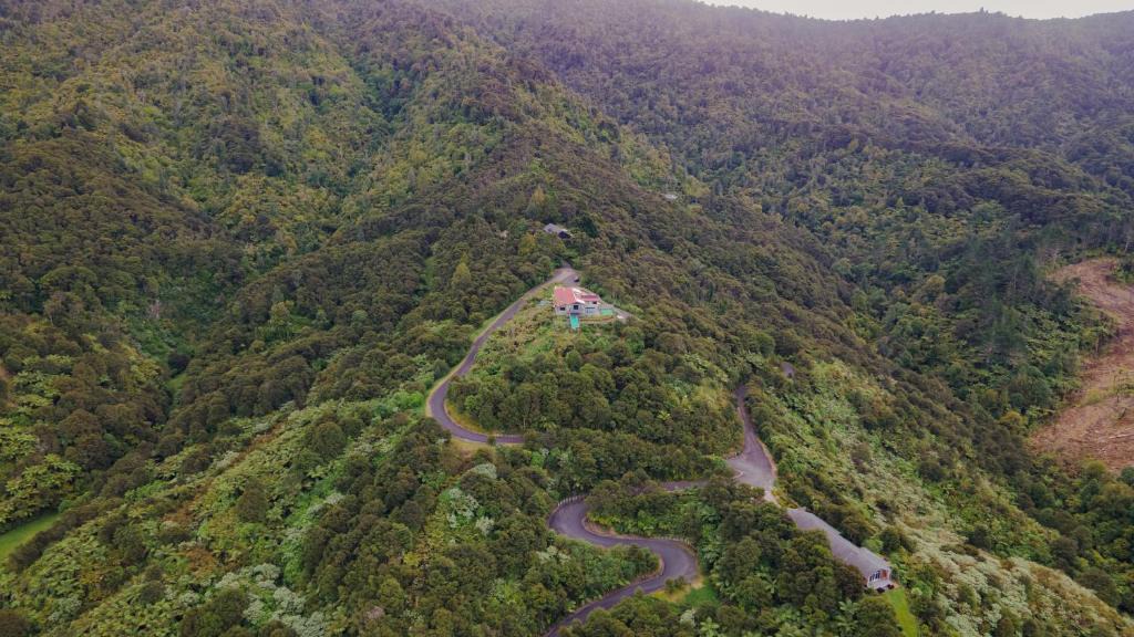 Ngaruawahia House | The Hilltop Haven