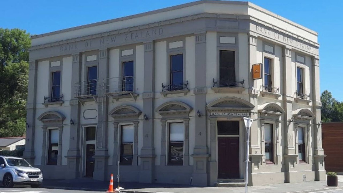 Lawrence House | The historical Bank house 2