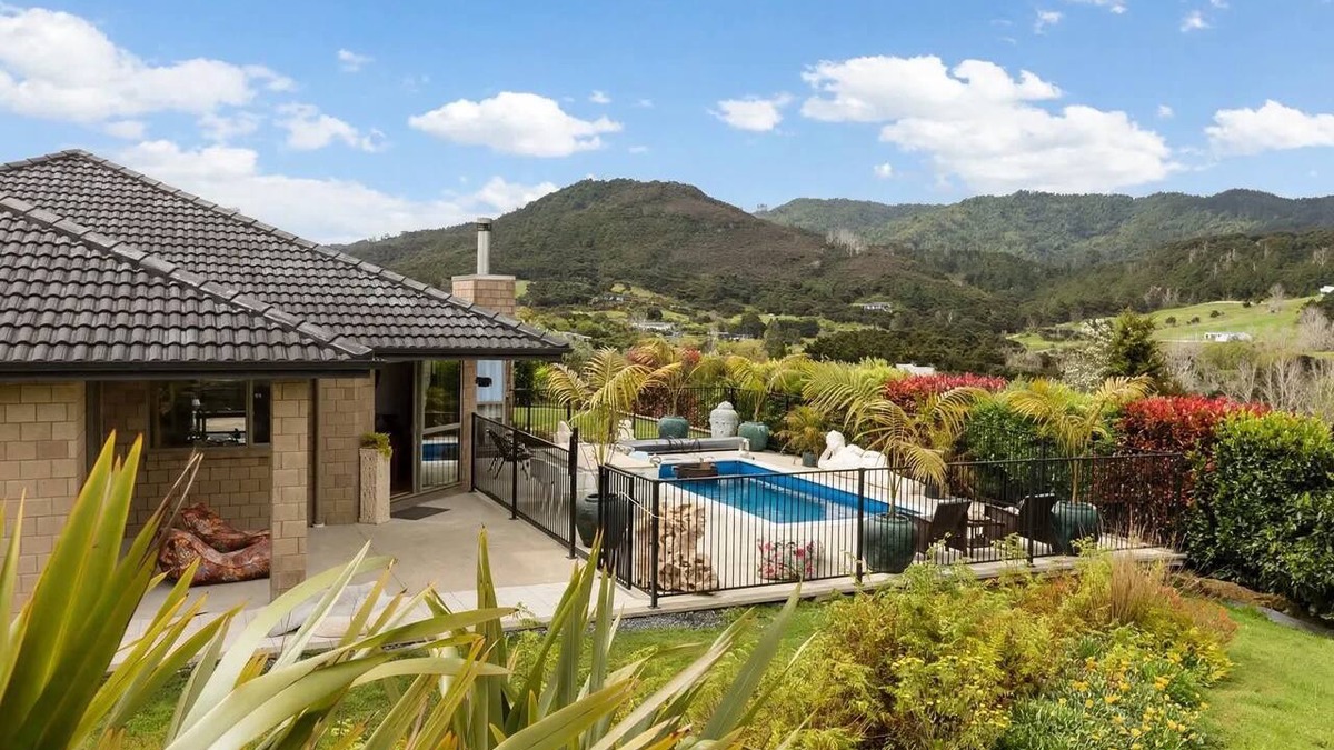 Mangawhai House | The King Bali Retreat- Resort styled Sanctuary Balineese comforts kiwi lifestyle