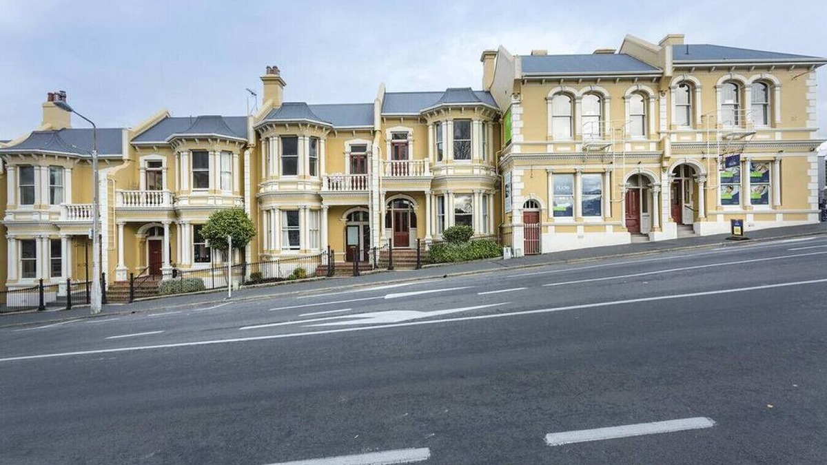 Dunedin City Centre Villa | The Library House - Luxury Townhouse