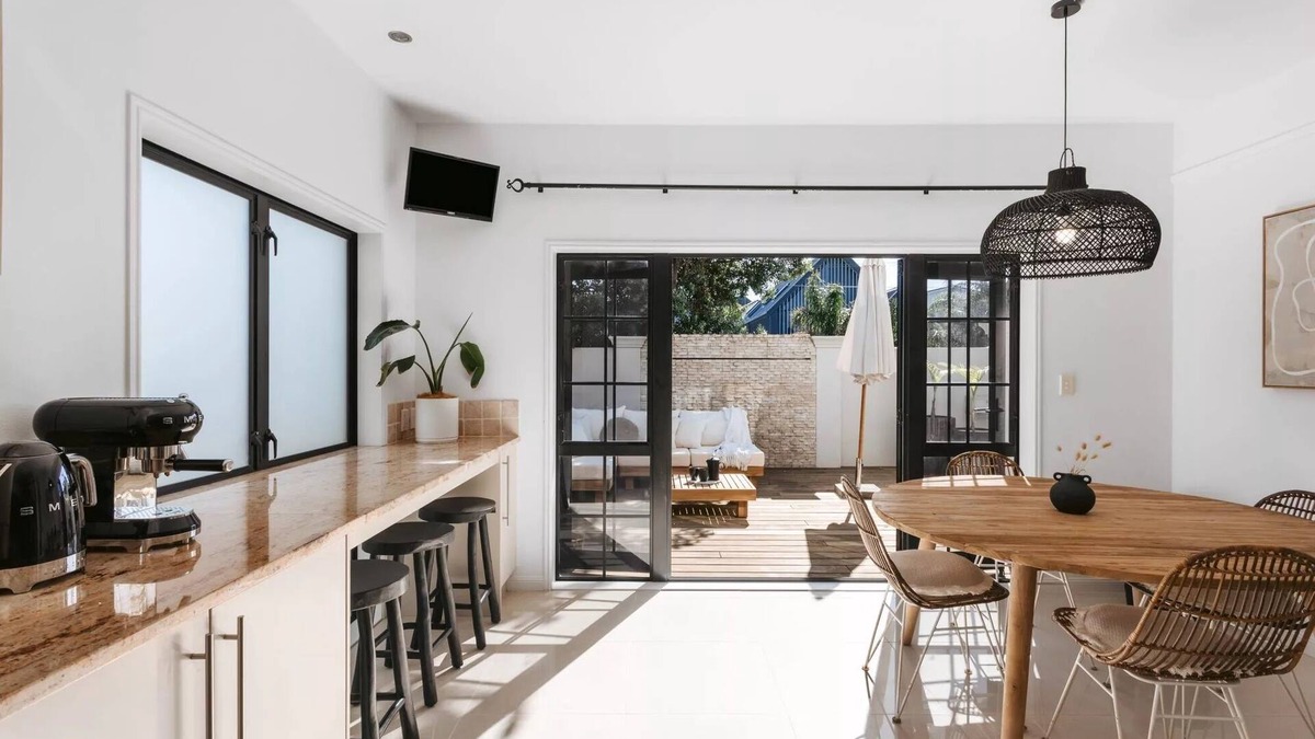 Mount Maunganui House | The Light House ~ Mount Maunganui - Beyonder Holiday Homes