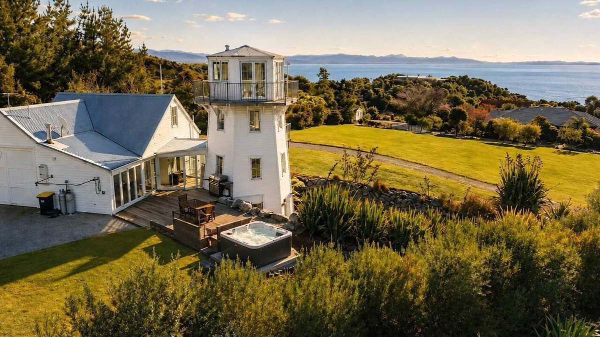 Tata Beach House | The Lighthouse at Ligar Bay - Romantic Coastal Escape with Spa
