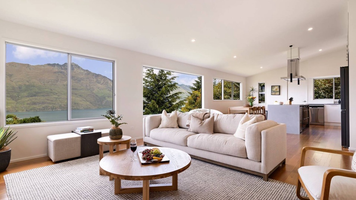 Fernhill House | The Lochy Lookout is a stunning Queenstown retreat, with sweeping views over Lake Wakatipu & Remarks