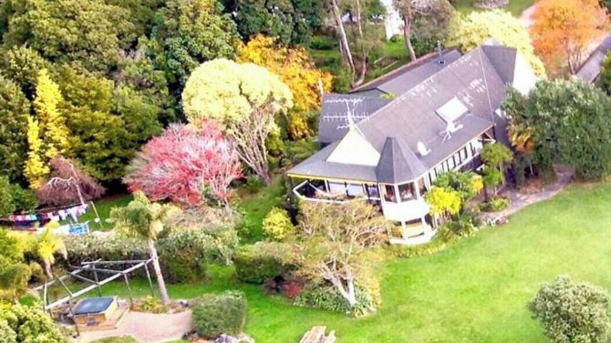 Parapara House | The Lodge, Golden Bay Lodge and Organic Gardens