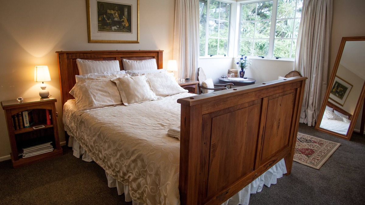 Acacia Bay Bed & Breakfast | The Loft