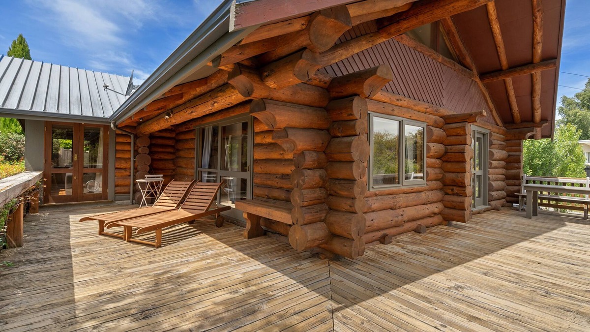 Wanaka Ski Chalet | The Log House, an authentic alpine oasis