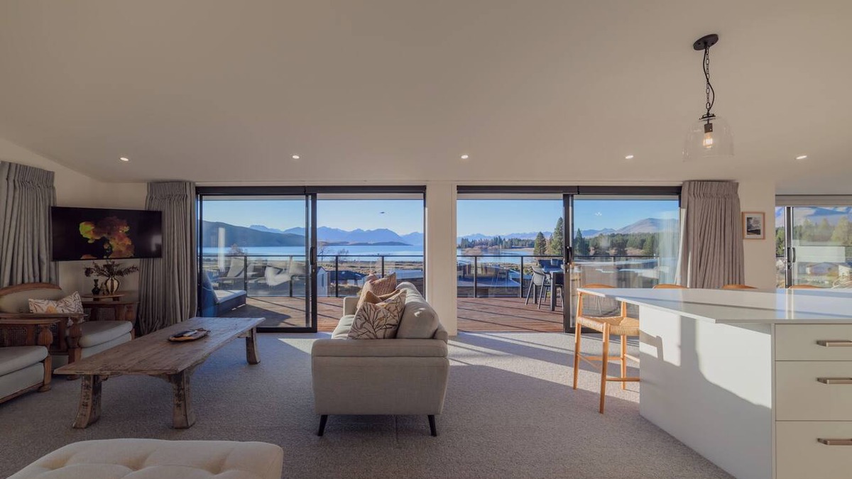 Lake Tekapo House | The Lookout Pollock House