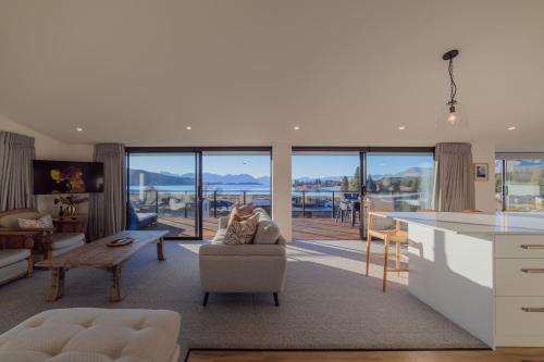 Lake Tekapo House | The Lookout Pollock House