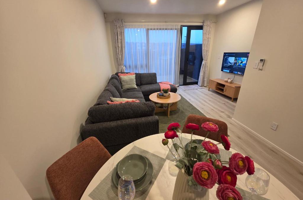 Wainui House | The Mana Elephant Modern Milldale Stay