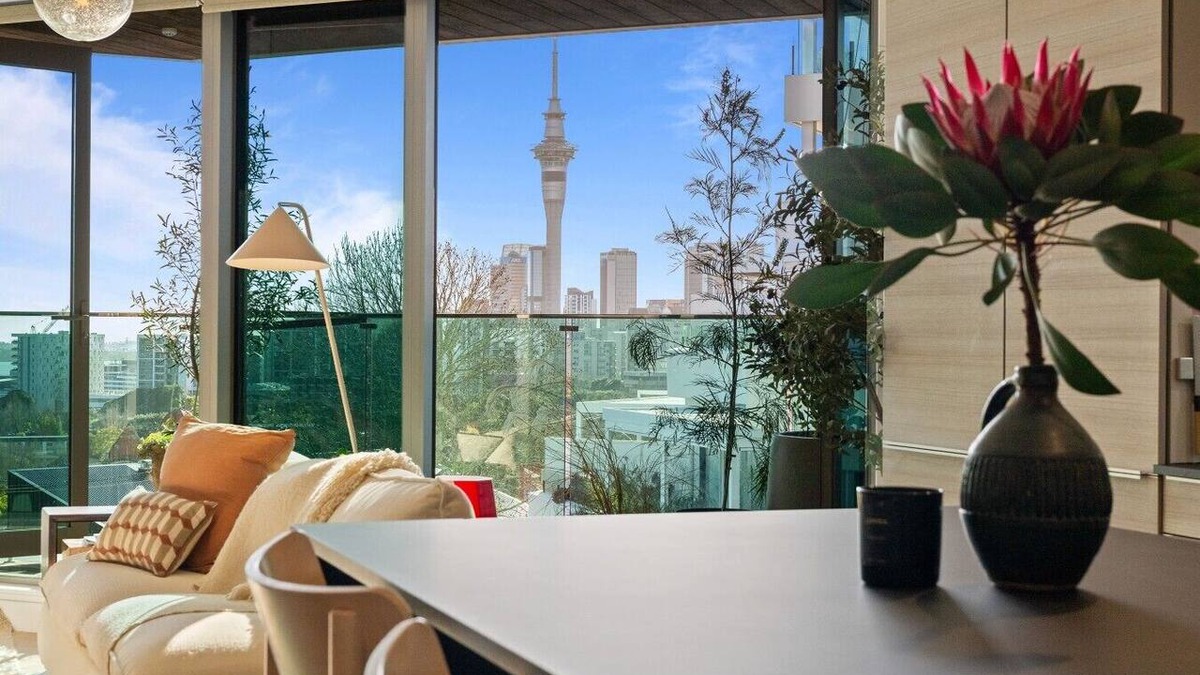 Newton Apartment | The Margot by Homello | Designer Apartment | Sky Tower Views | Ponsonby