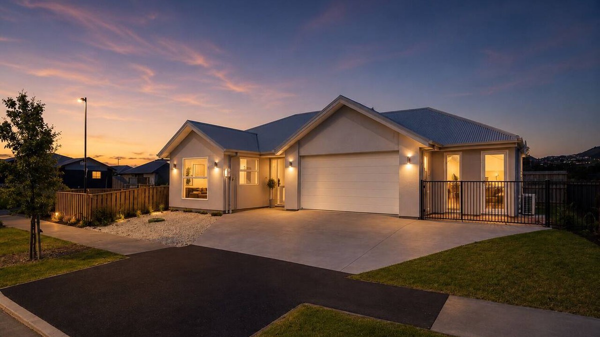 Hoon Hay House | The Meadow - 5 Bedroom HOME - Relax and Enjoy