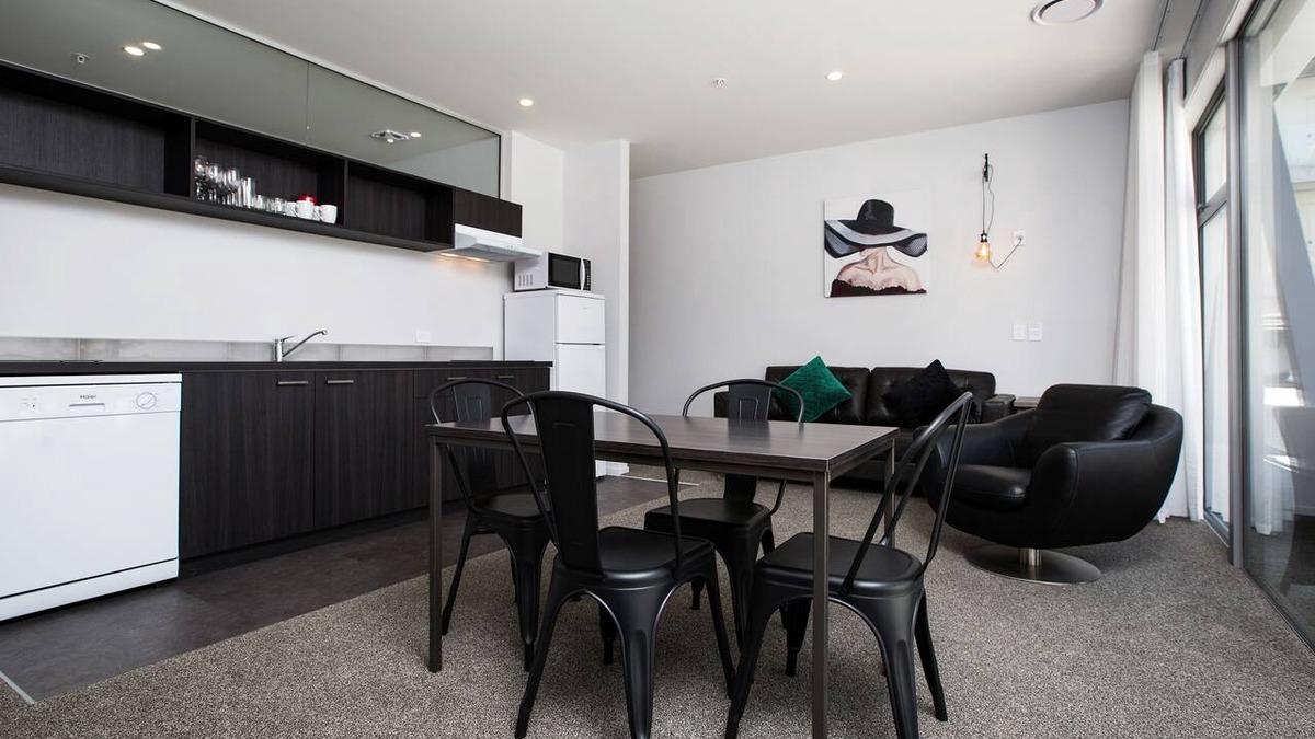 New Plymouth CBD Hotel | The Metrotel Motel