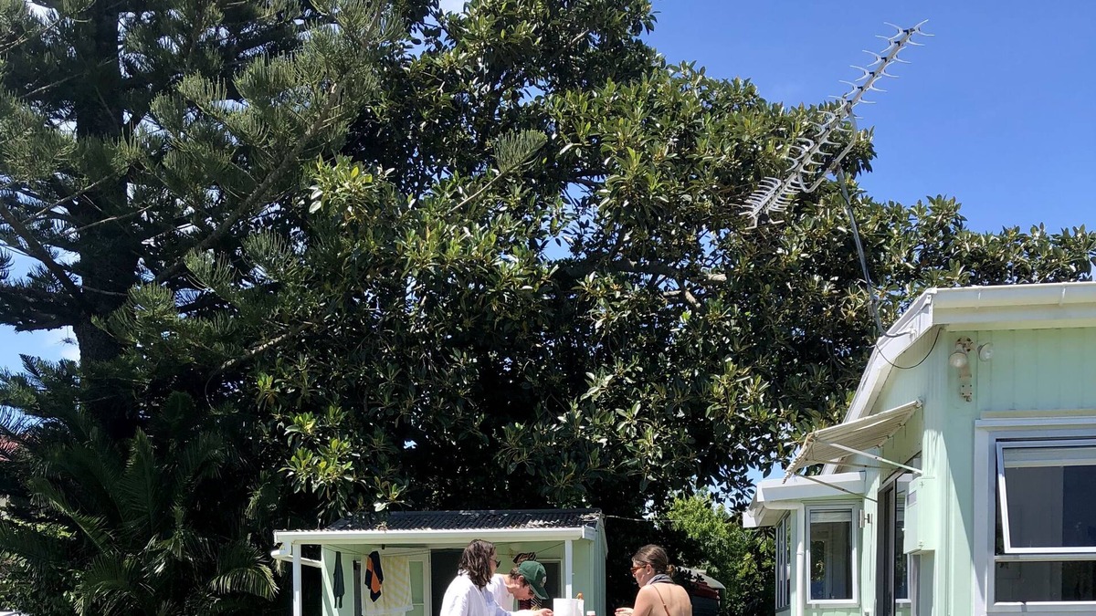 Oneroa Cottage | The Mint Cottage - Stroll to Oneroa beach