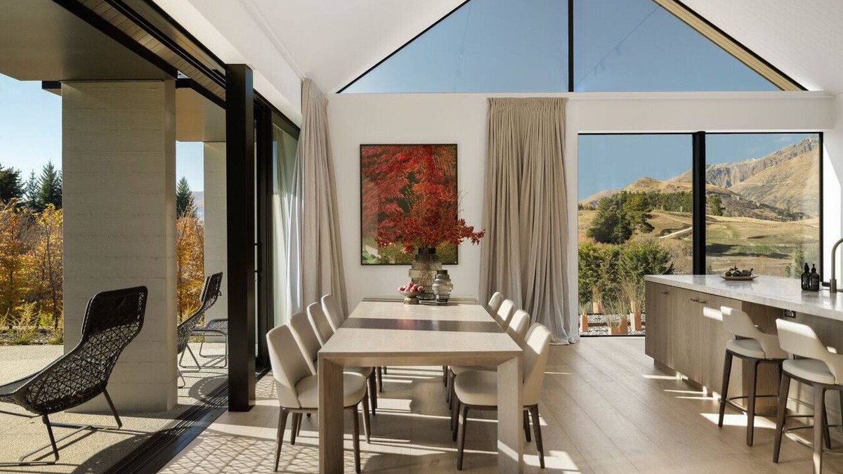 Dalefield Villa | The Paddock | Rural Property with Spa Pool, mountain views, 5mins to Coronet Peak