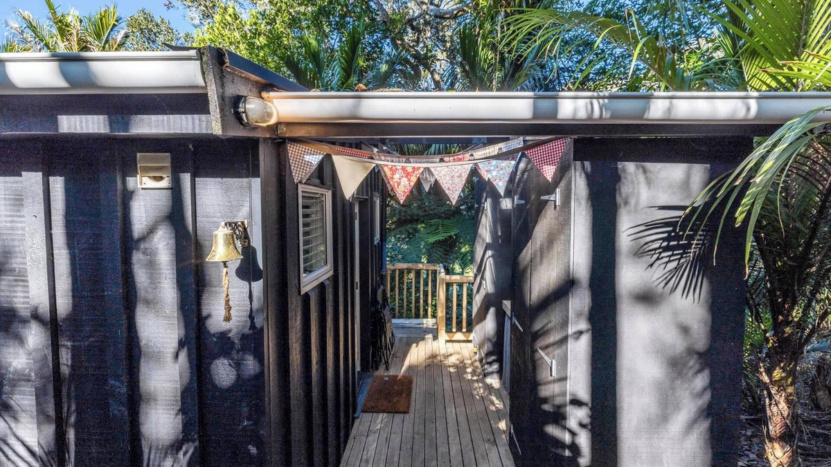 Waiheke Island House | The Palm Hideaway - Our Island