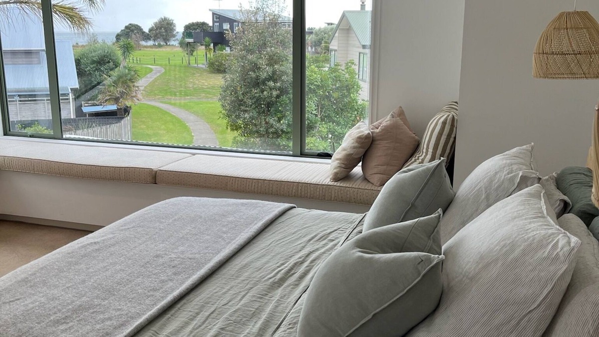 Matarangi House | The Palm House - MataranginBeautifully decorated fully stocked beachouse