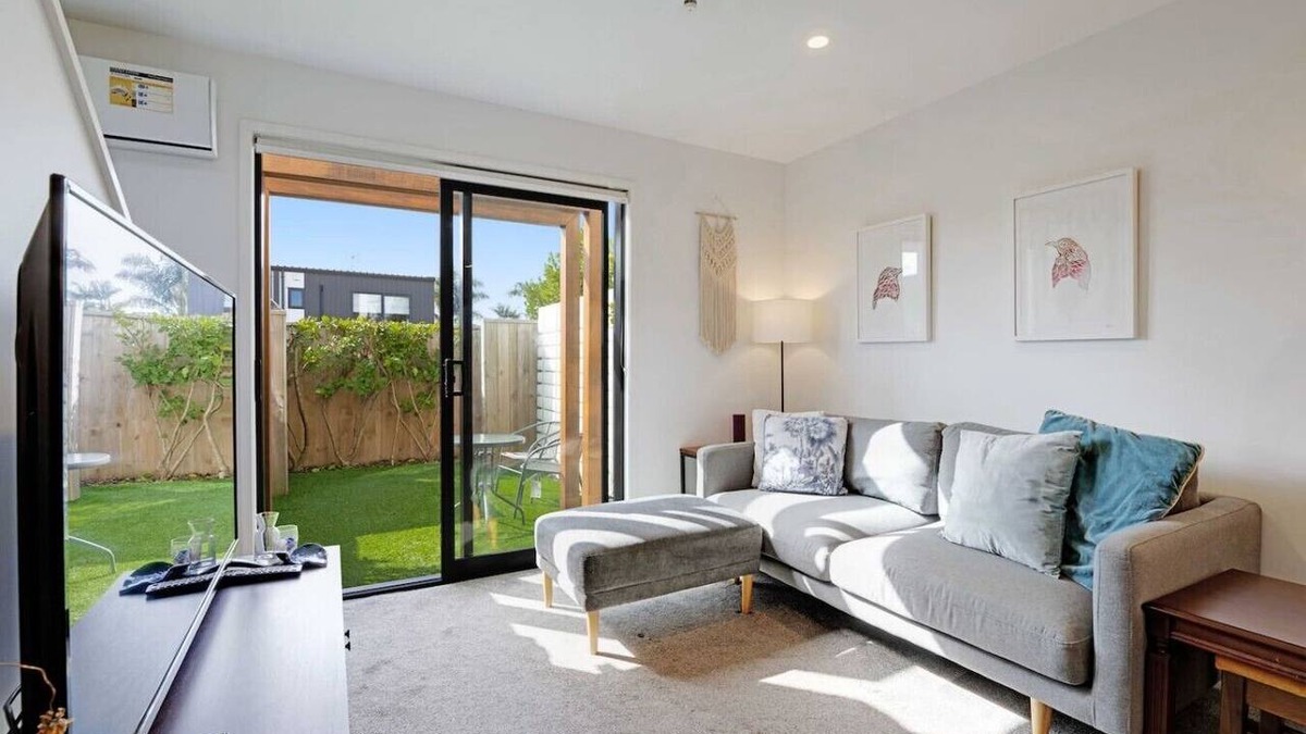 Te Atatu Peninsula Villa | The Peninsula Retreat with Air-Con and Patio