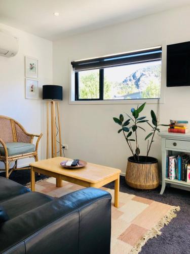 Albert Town Apartment | The Perch