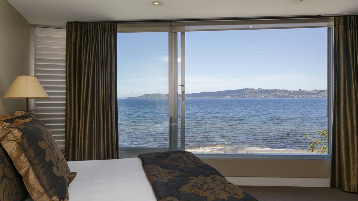 Waipahihi Hotel | The Reef Resort