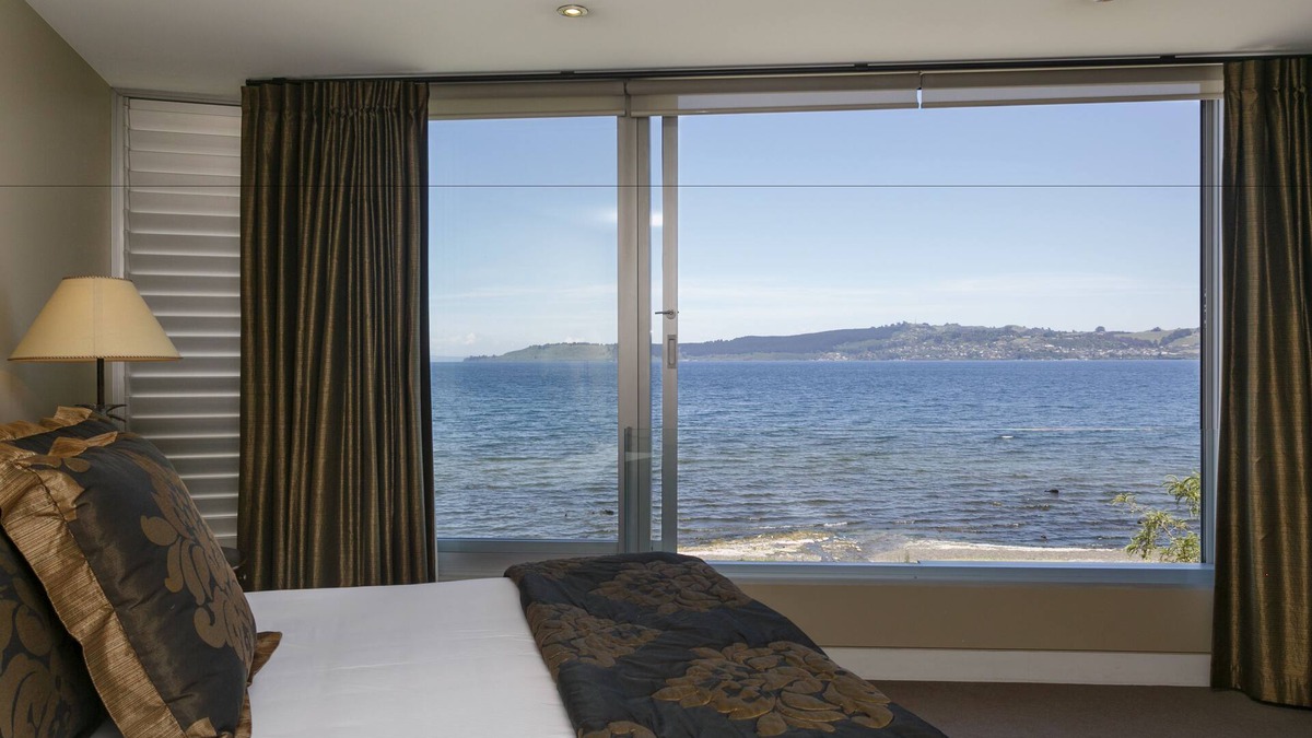 Waipahihi Hotel | The Reef Resort