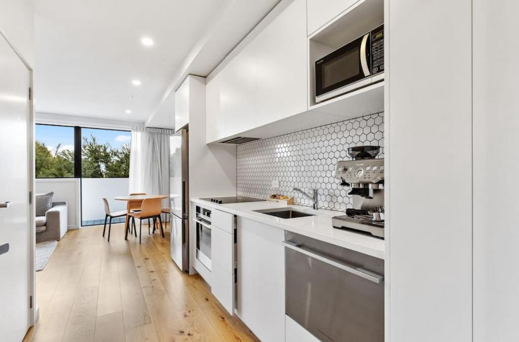 The Ridge Apartment near Beaches with Parking 【Auckland, New Zealand ...