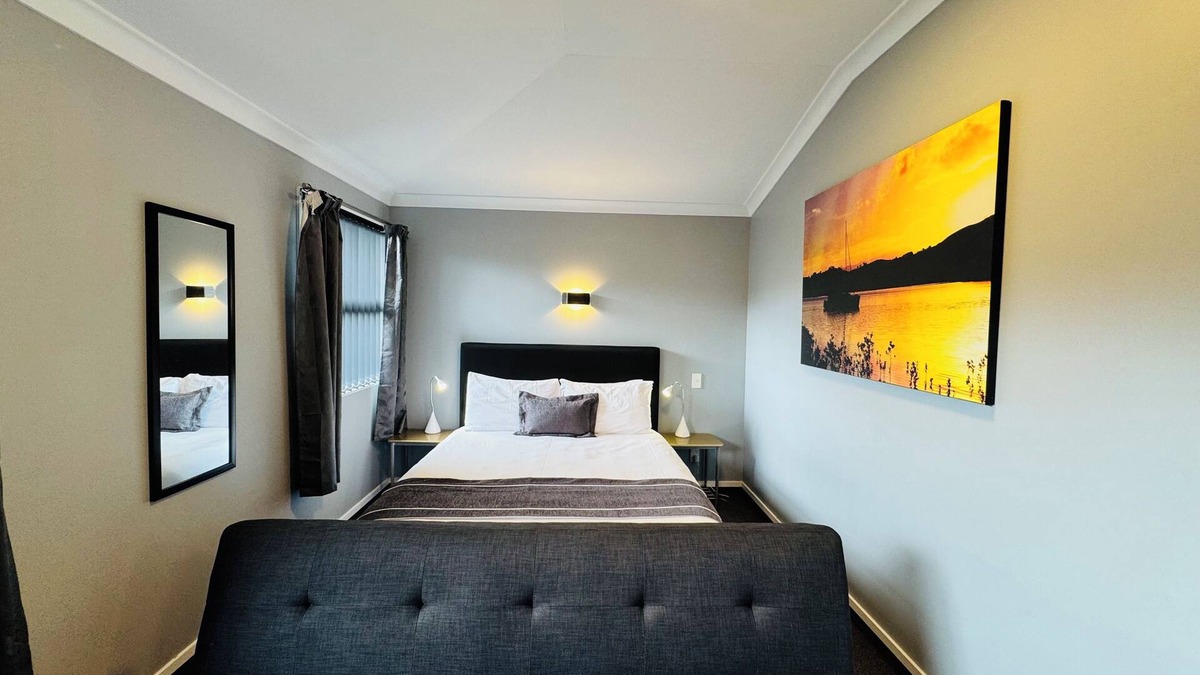 Westshore Hotel | The Rocks Motel