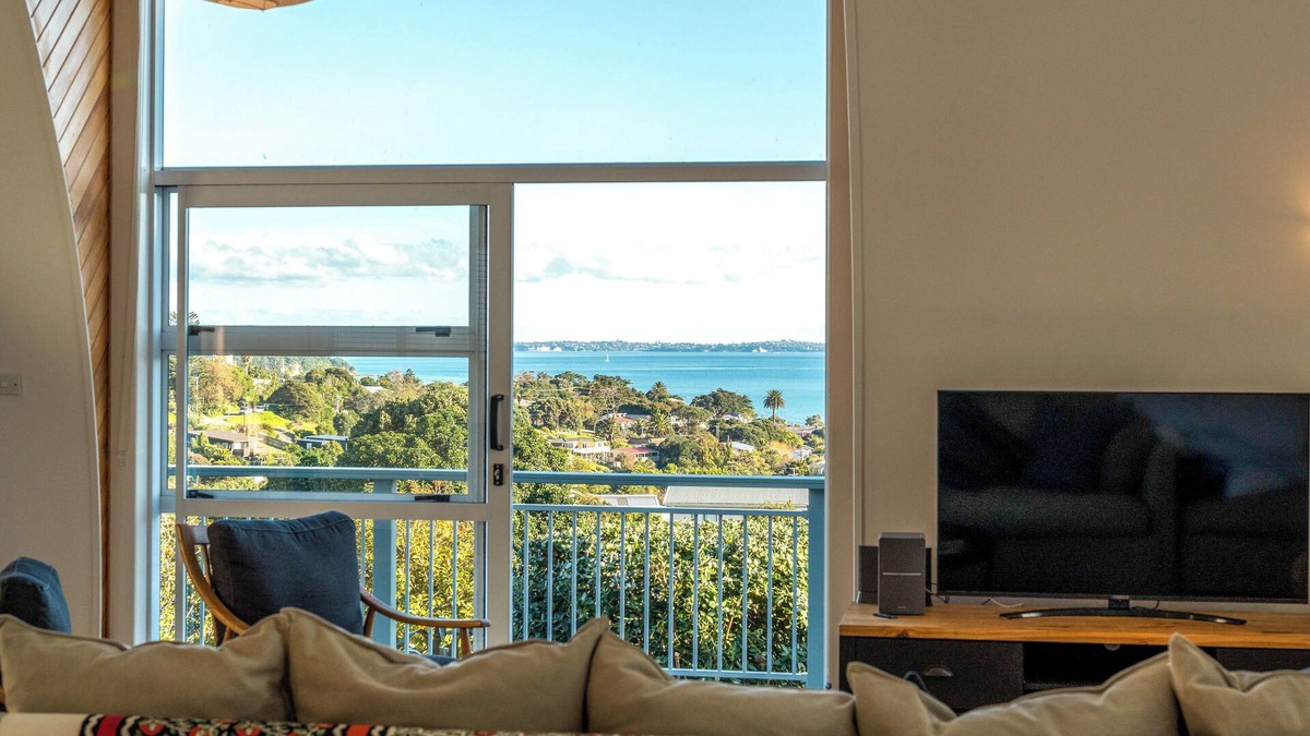Surfdale House | The Round House