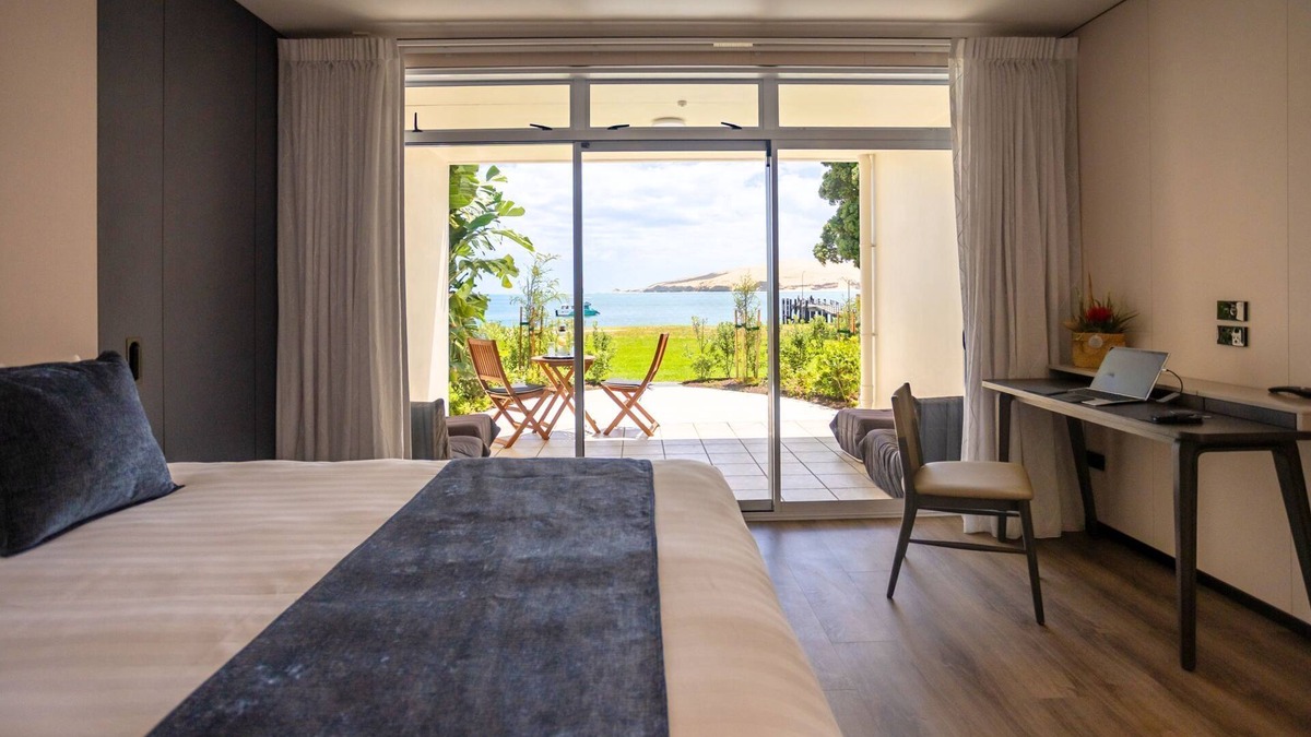 Omapere Hotel | The Sands Hotel
