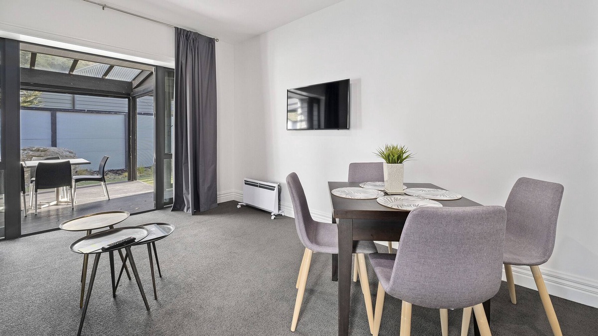 Cardrona House | THE SOMBRE DUCK AT BENBRAE - CARDRONA HOLIDAY APARTMENT in Glendhu Bay