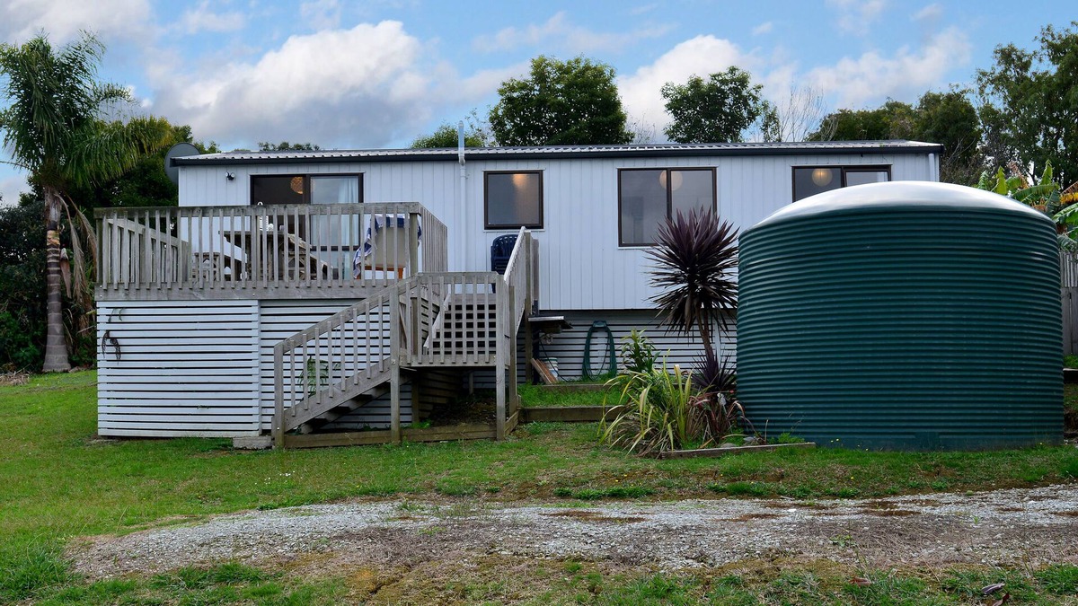 Doubtless Bay Cottage | The Stowaway - Hihi Holiday Home