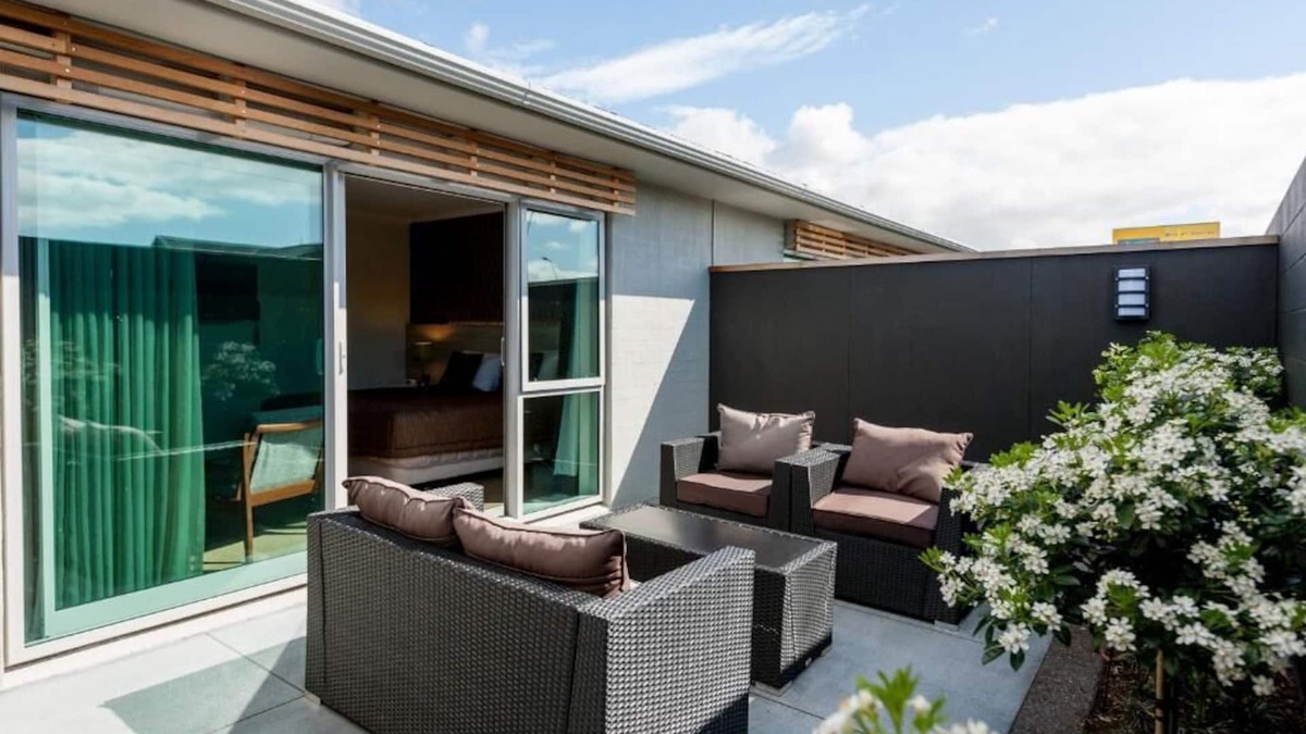 New Plymouth Hotel | The Strand