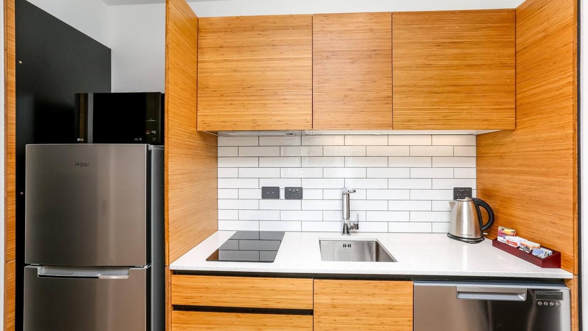 New Plymouth Hotel | The Strand