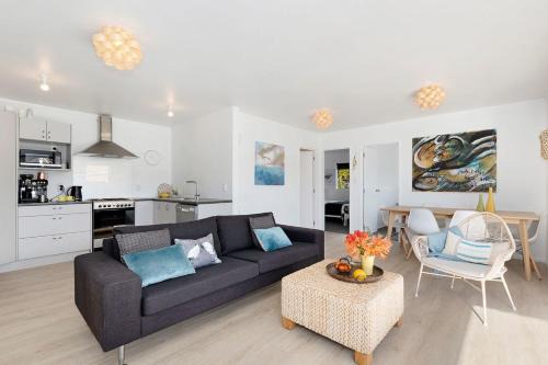 Mangawhai Heads House | The Sunshine Bungalow - Mangawhai Heads Home