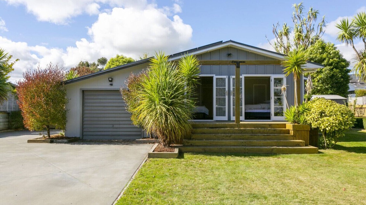 Taupo House | The Te Hatepe Hideaway