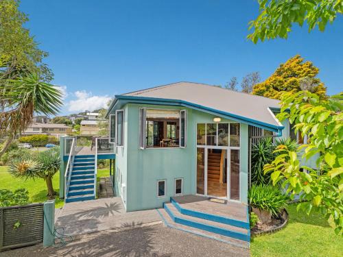 Onemana House | The Tuis View - Onemana Holiday Home