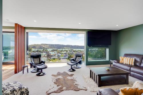 Raglan House | The Ultimate on Bow - Raglan Holiday Home