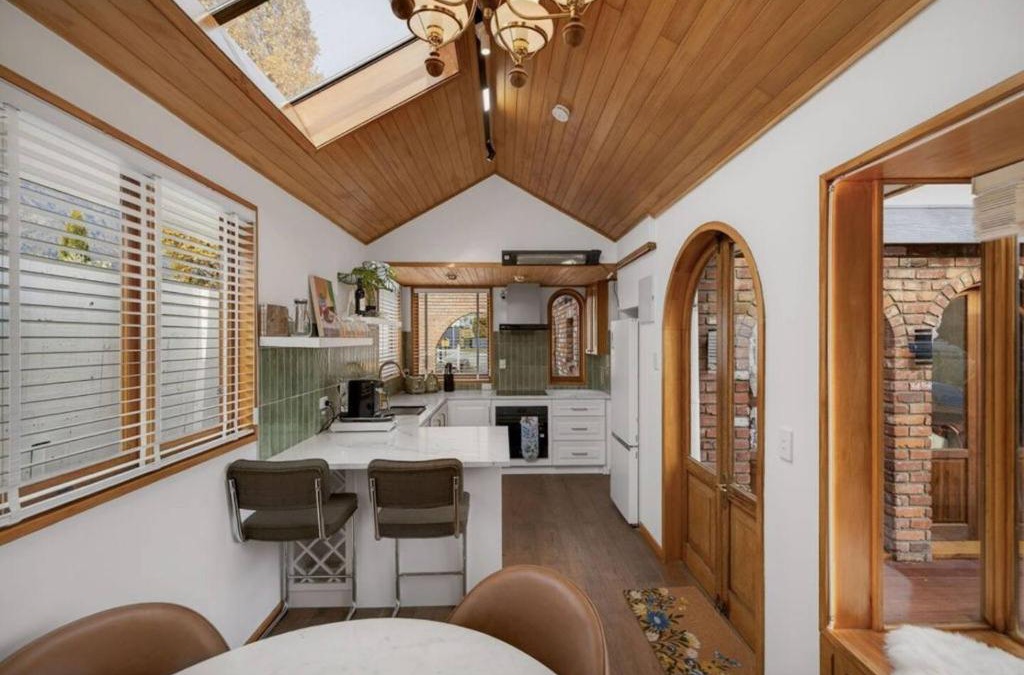 Frankton House | The Wakatipu Arch with Lakeview Lookout