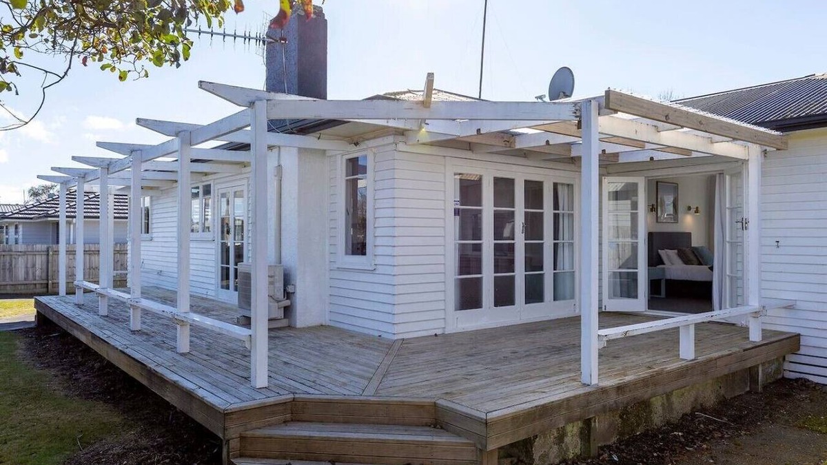 Taupo House | The White Veranda - classic character and modern comfort