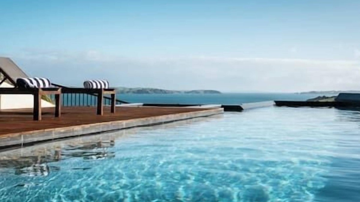Ostend House | This stunning property is the ultimate tropical resort.