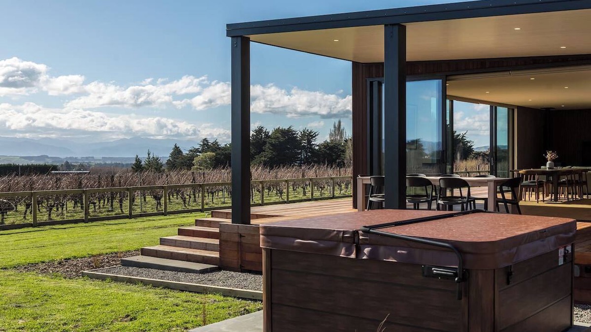 Dyerville House | Three Ranges | private vineyard + spa