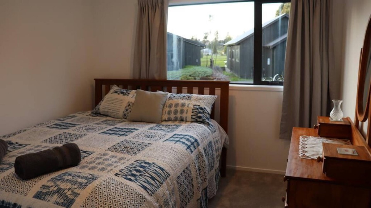Ohakune Apartment | Tiffany place Chalet 2 bed luxury apartment with twin spa bath