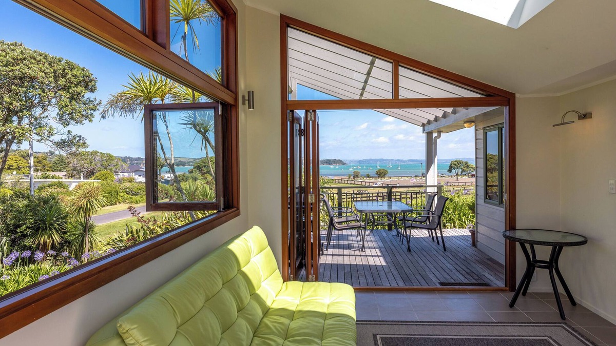 Oneroa House | Tikirau Bay Views in Oneroa
