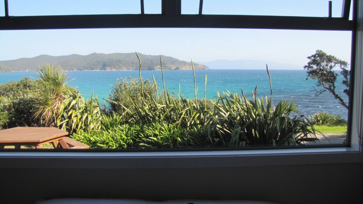 Tryphena Hotel | Tipi and Bob's Waterfront Lodge