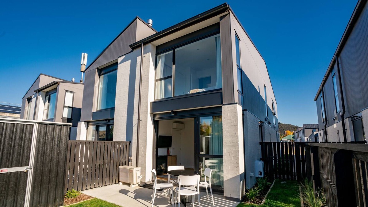 Albert Town Cottage | TOI TOI - WANAKA HOLIDAY HOME, family friendly in Wanaka