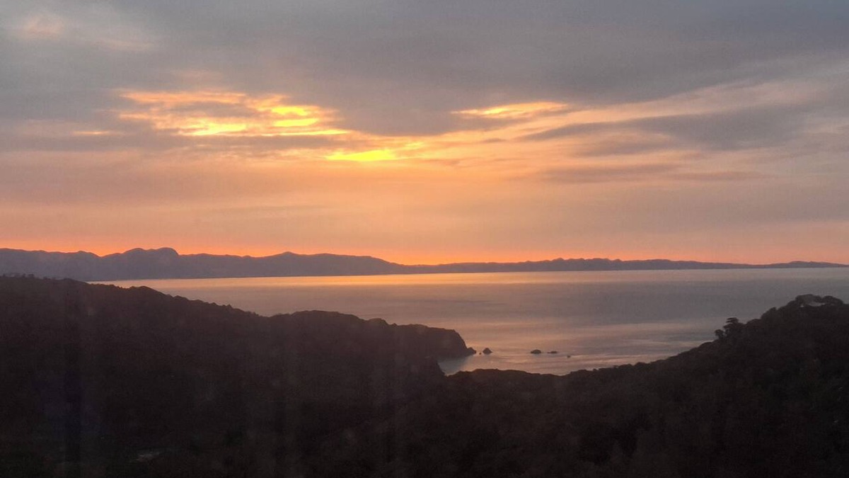 Tata Beach Ski Chalet | Totaranui Accommodation Chalet One 7km from beach. Abel Tasman National Park