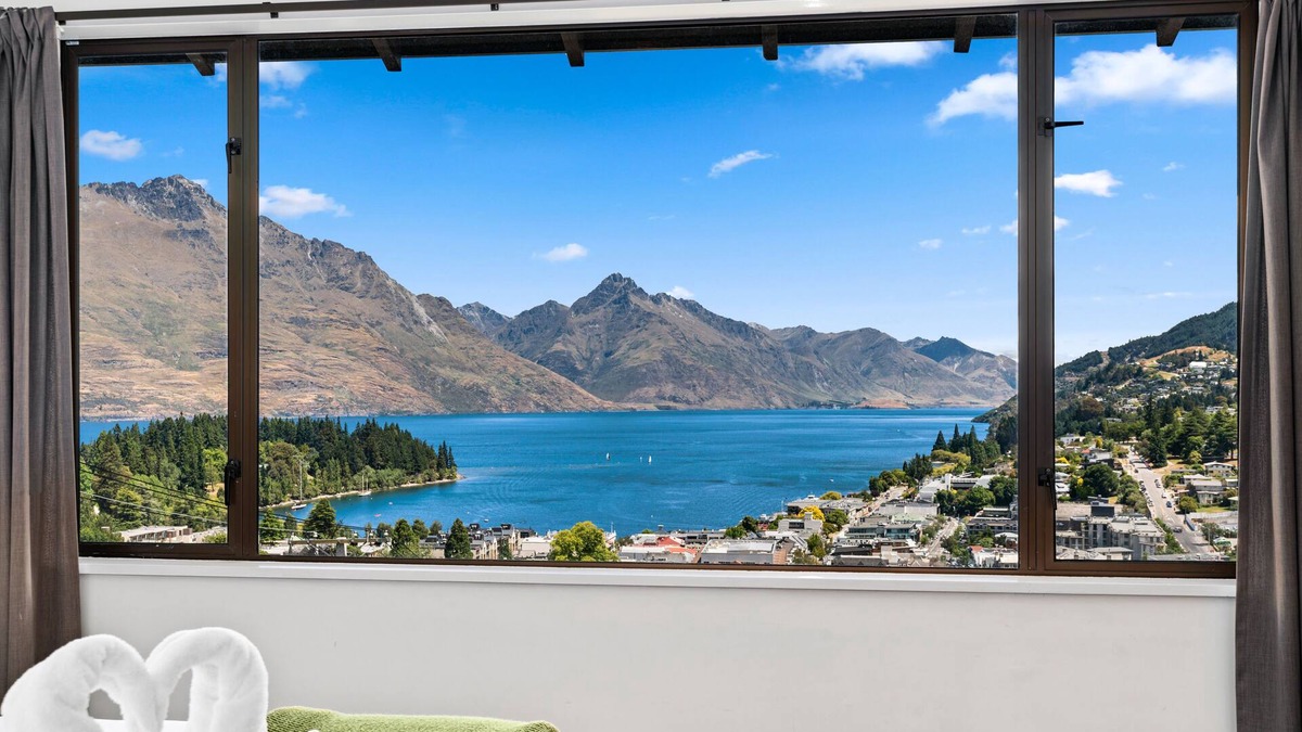 Queenstown City Centre Apartment | TOWN CENTRE LOCATION WITH STUNNING VIEW - UNIT 8