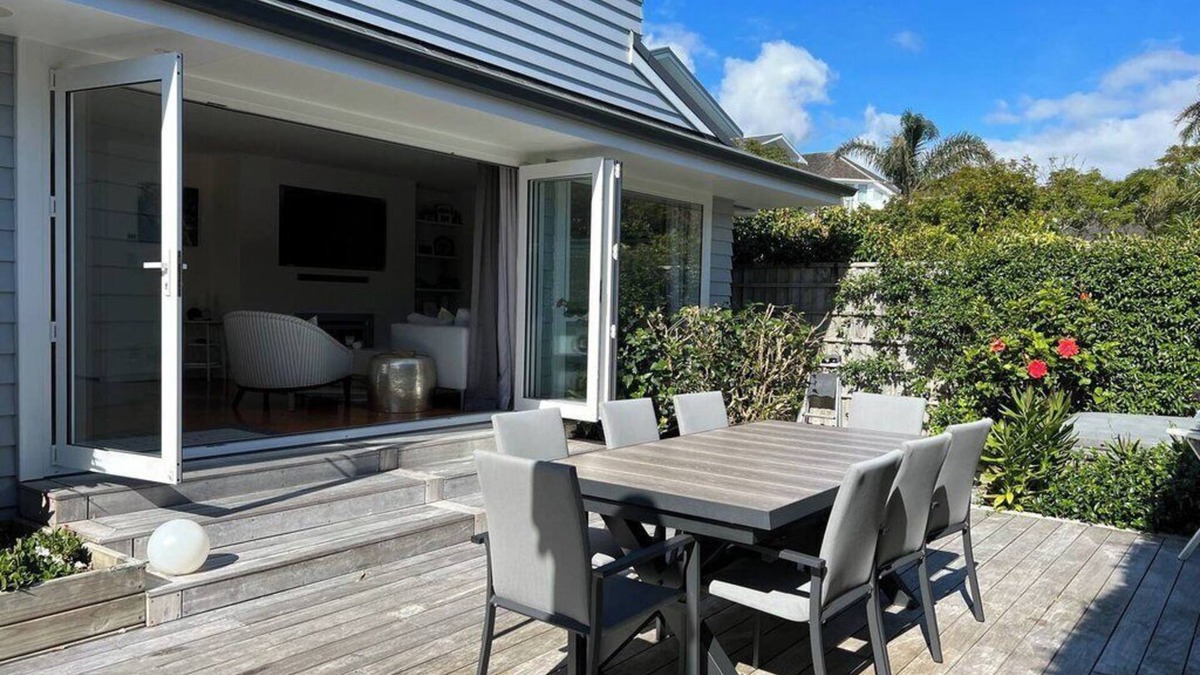 Takapuna House | Townhouse by the Sea by Bespoke Stays